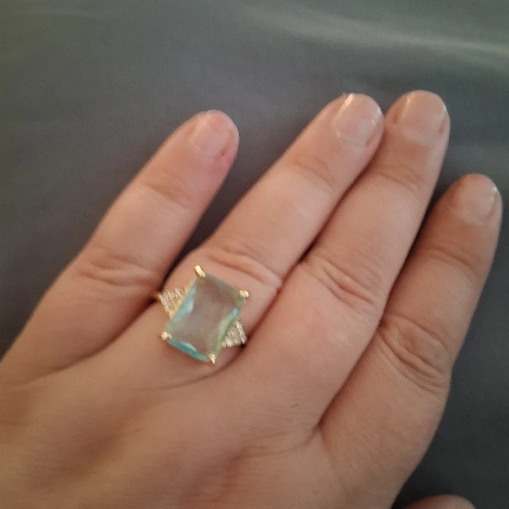 Elegant Gold and Blue Gemstone Ring